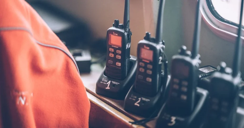 Pentingnya Komunikasi Radio di Atas Kapal untuk Keselamatan Pelayaran