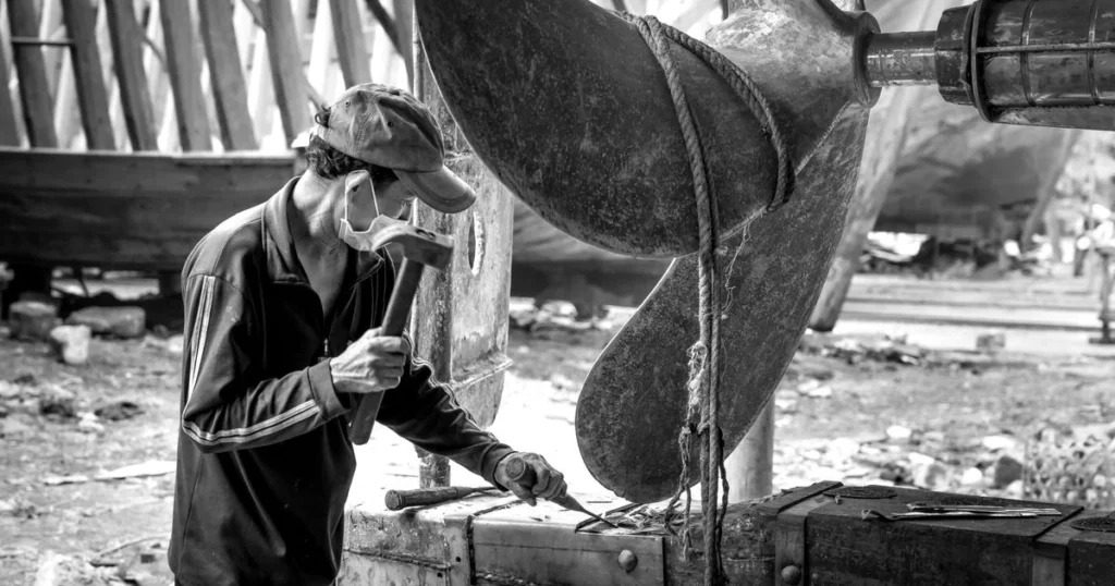 Mengenal Tugas Dasar Perwira Mesin Kapal di Sektor Maritim